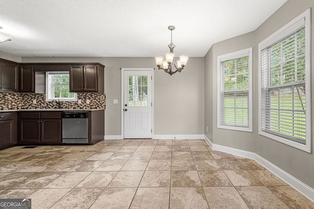 4 bedroom, 3 bathroom, 1,672 sq ft single family residence for sale at 17 Rocky Avenue, Cartersville, GA 30120 — photo 7