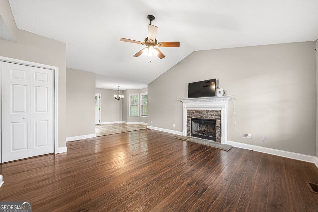 4 bedroom, 3 bathroom, 1,672 sq ft single family residence for sale at 17 Rocky Avenue, Cartersville, GA 30120 — photo 3