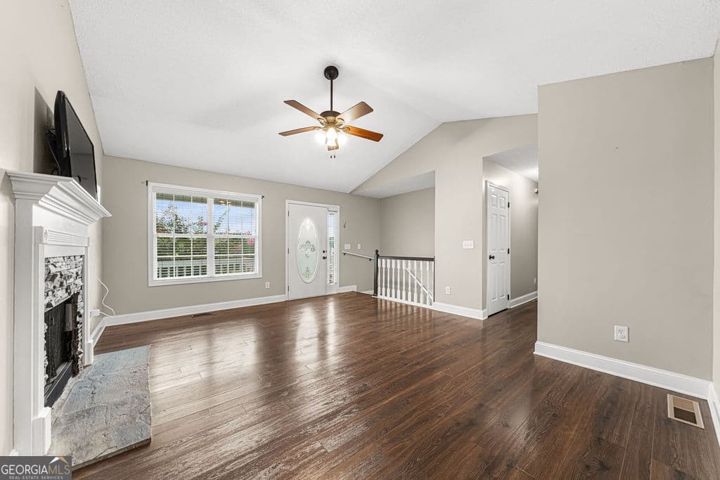 4 bedroom, 3 bathroom, 1,672 sq ft single family residence for sale at 17 Rocky Avenue, Cartersville, GA 30120 — photo 5