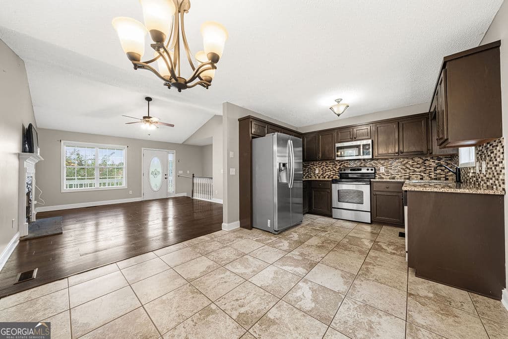 4 bedroom, 3 bathroom, 1,672 sq ft single family residence for sale at 17 Rocky Avenue, Cartersville, GA 30120 — photo 9
