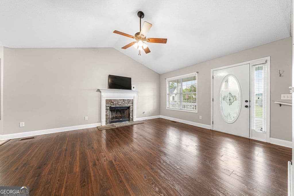 4 bedroom, 3 bathroom, 1,672 sq ft single family residence for sale at 17 Rocky Avenue, Cartersville, GA 30120 — photo 4