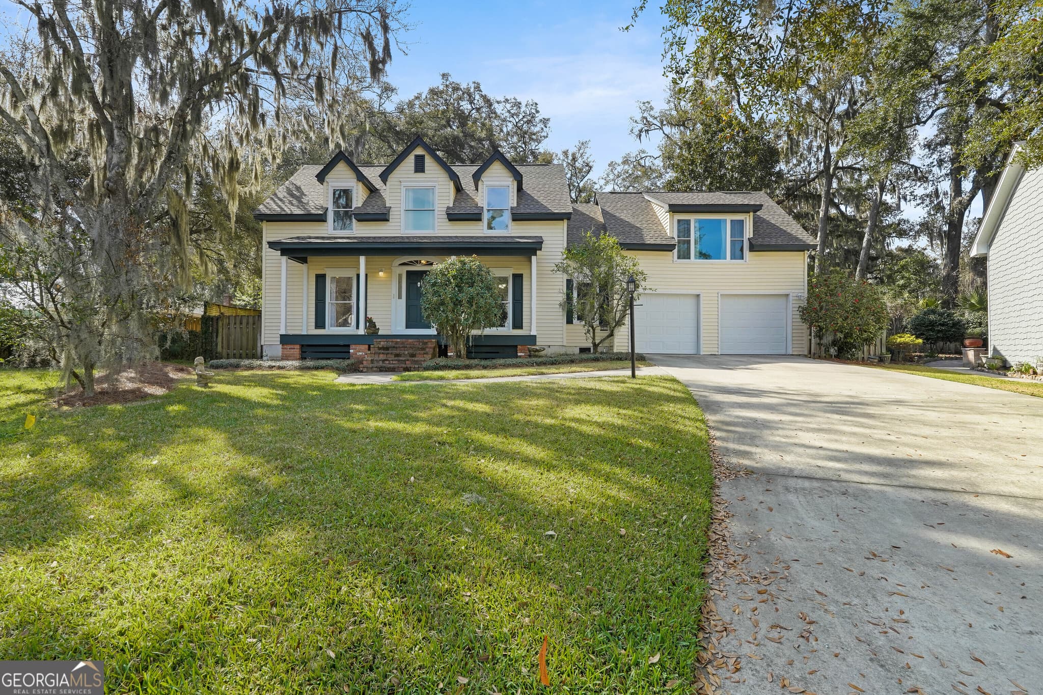 3 bedroom, 2.5 bathroom, 2,121 sq ft single family residence for sale at 8 Chestley Place, Savannah, GA 31406 — photo 1 of 60