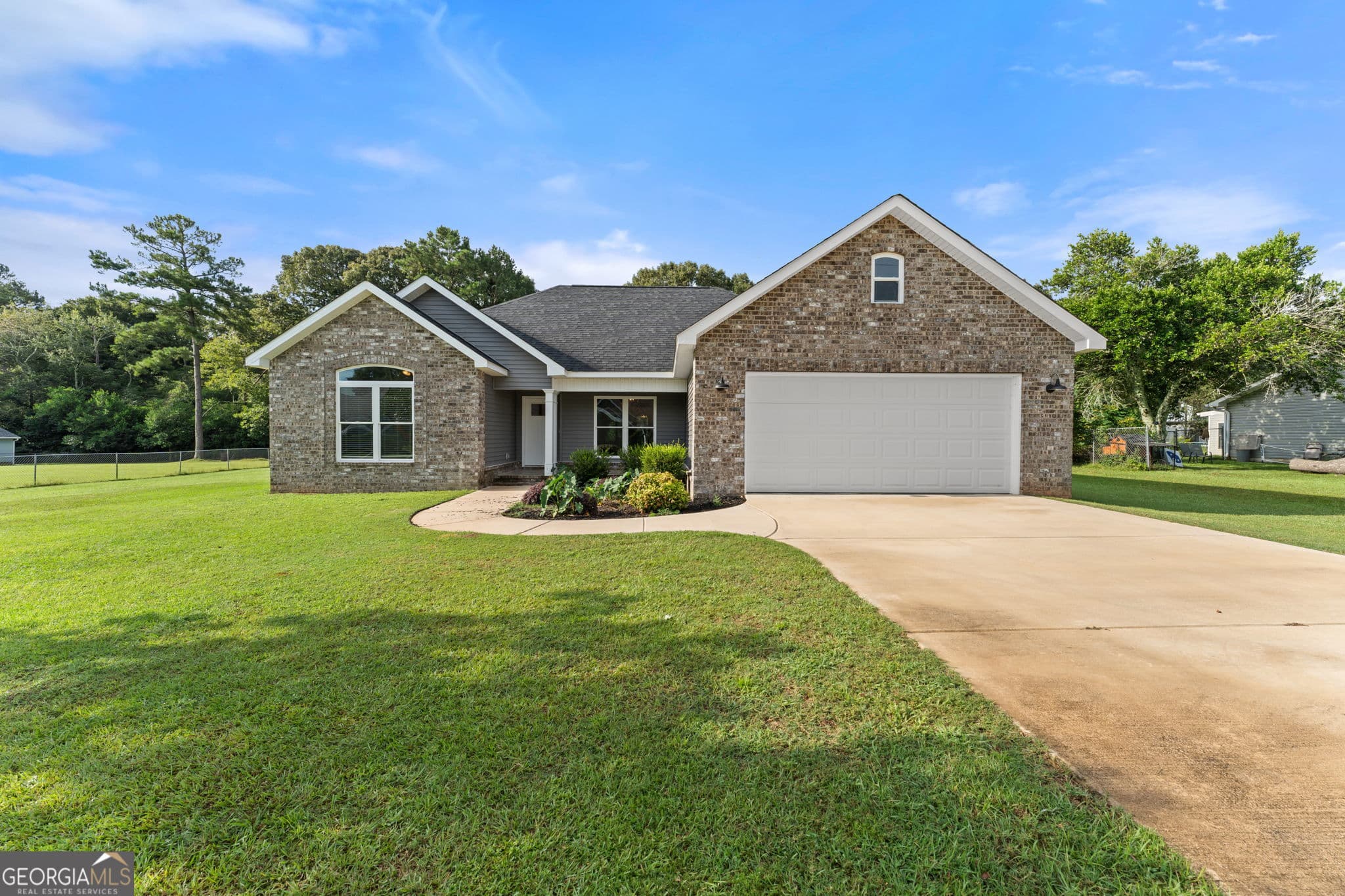 4 bedroom, 3 bathroom, 1,764 sq ft single family residence for sale at 114 Water Drive, Warner Robins, GA 31088