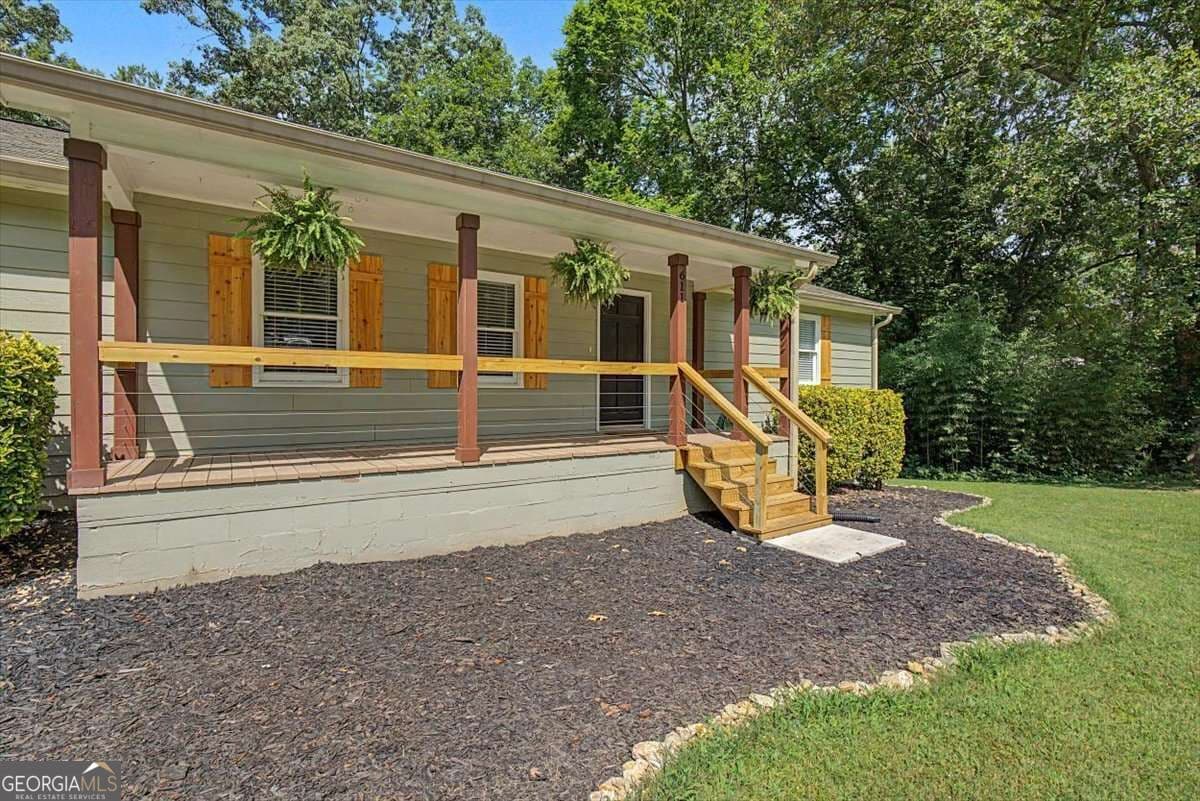 2 bedroom, 2 bathroom, 1,426 sq ft single family residence for sale at 611 Calloway Drive, Rockmart, GA 30153 — photo 2