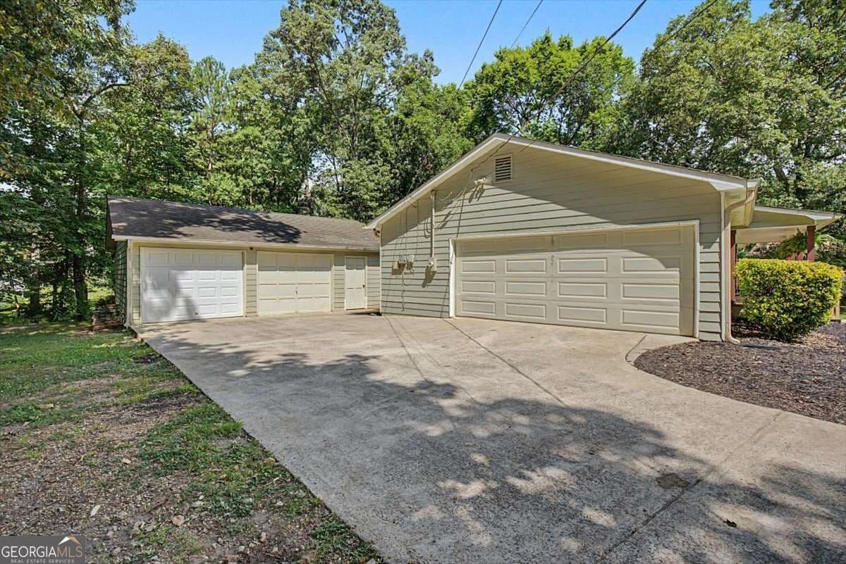 2 bedroom, 2 bathroom, 1,426 sq ft single family residence for sale at 611 Calloway Drive, Rockmart, GA 30153 — photo 3