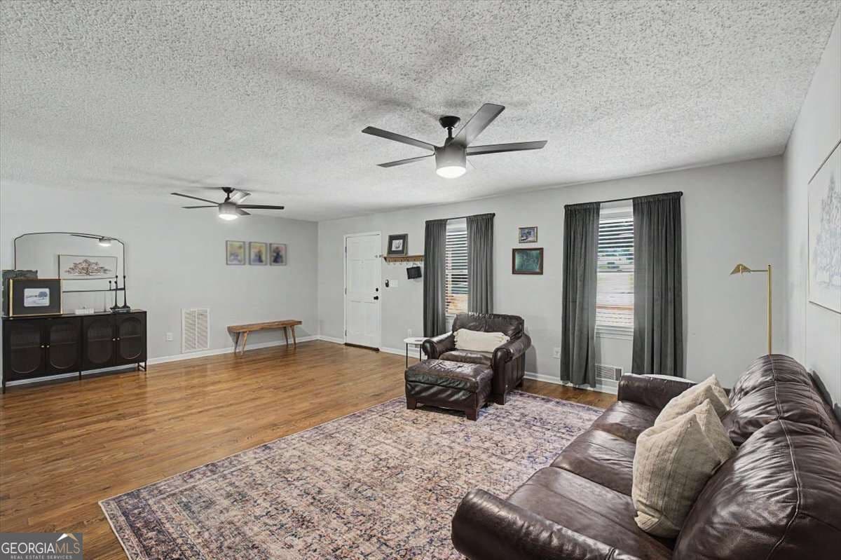 2 bedroom, 2 bathroom, 1,426 sq ft single family residence for sale at 611 Calloway Drive, Rockmart, GA 30153 — photo 4