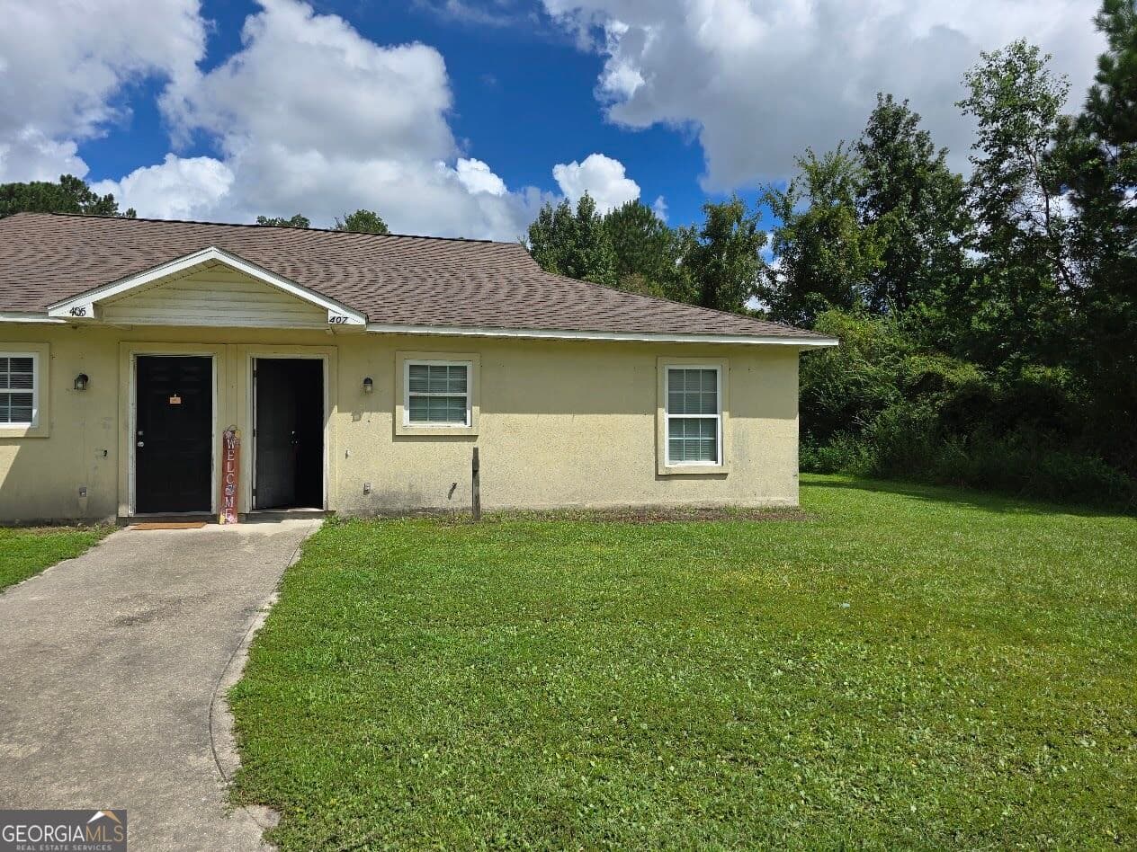 2 bedroom, 2 bathroom, 1,016 sq ft duplex for rent at 407 S Ashley Street, Kingsland, GA 31548 for $1,250 a month — photo 1 of 1