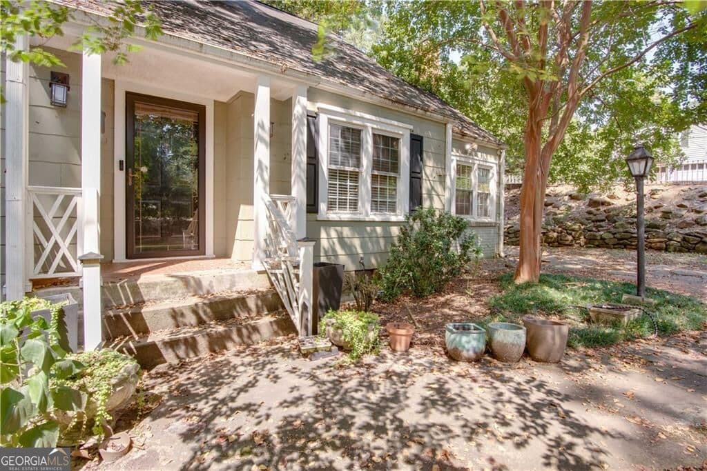 4 bedroom, 2 bathroom, 1,881 sq ft single family residence for sale at 2743 Kimmeridge Drive, East Point, GA 30344 — photo 4