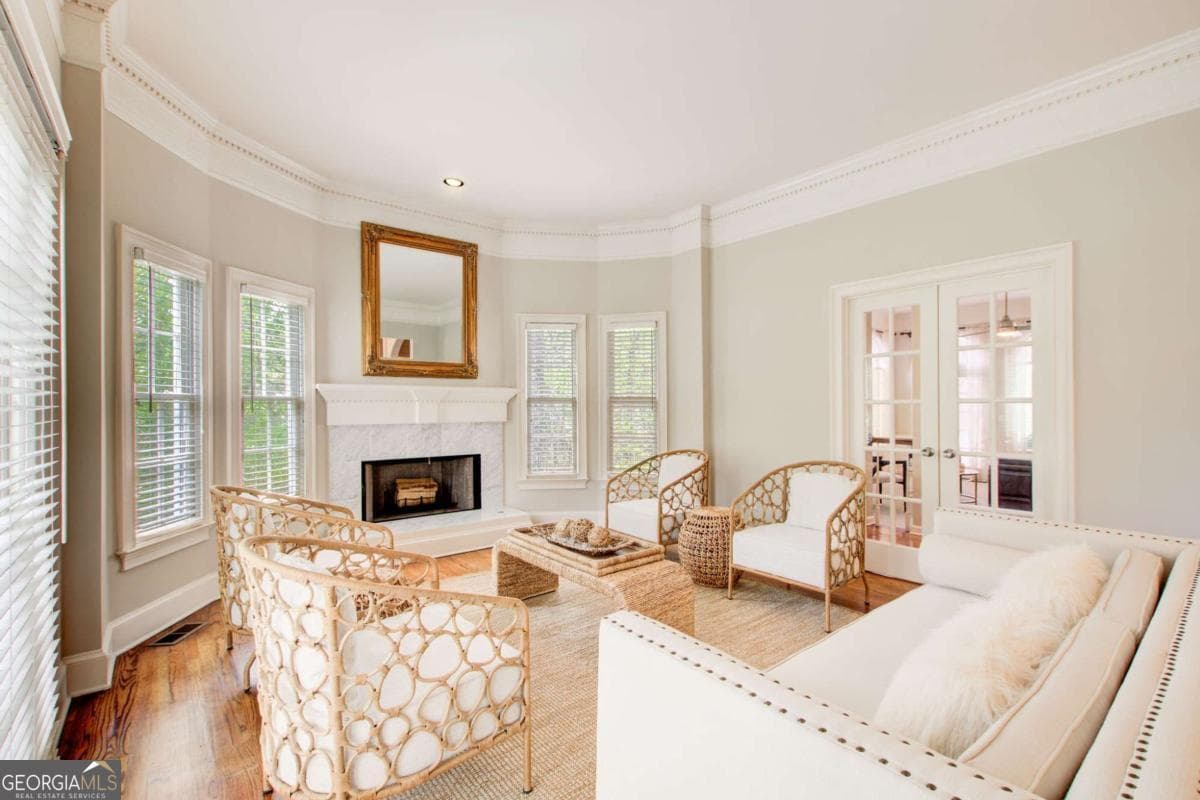 5 bedroom, 4.5 bathroom, 6,605 sq ft single family residence for sale at 940 Waters Reach Court, Alpharetta, GA 30022 — photo 6