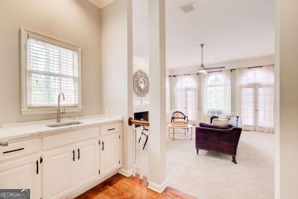 5 bedroom, 4.5 bathroom, 6,605 sq ft single family residence for sale at 940 Waters Reach Court, Alpharetta, GA 30022 — photo 7