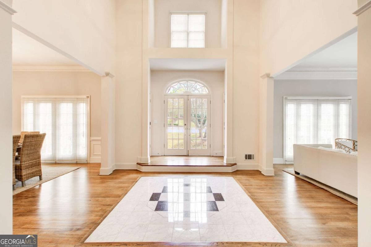 5 bedroom, 4.5 bathroom, 6,605 sq ft single family residence for sale at 940 Waters Reach Court, Alpharetta, GA 30022 — photo 3