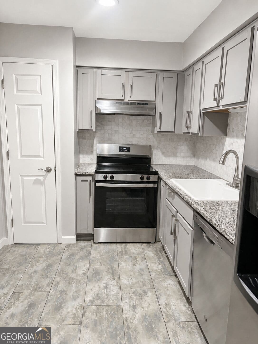 2 bedroom, 2 bathroom, 1,462 sq ft condominium for sale at 24314 Plantation Drive 314, Atlanta, GA 30324 — photo 2