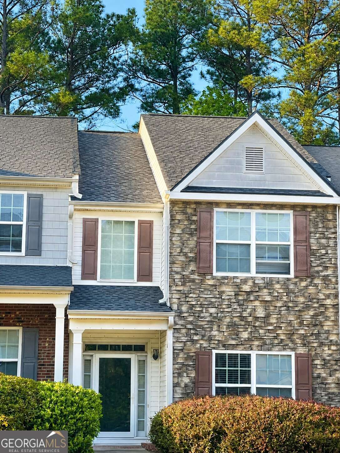 3 bedroom, 2.5 bathroom, 1,860 sq ft townhouse sold at 6360 Olmadison Place, Atlanta, GA 30349