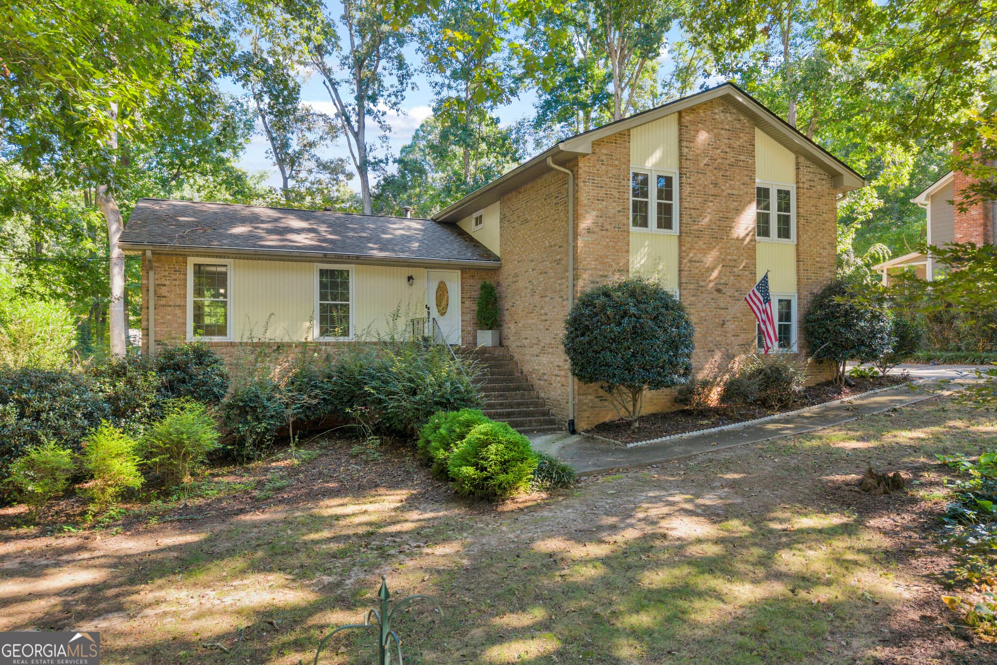 4 bedroom, 2.5 bathroom, 2,312 sq ft single family residence for sale at 832 Sweet Briar Lane, Conyers, GA 30094 — photo 2
