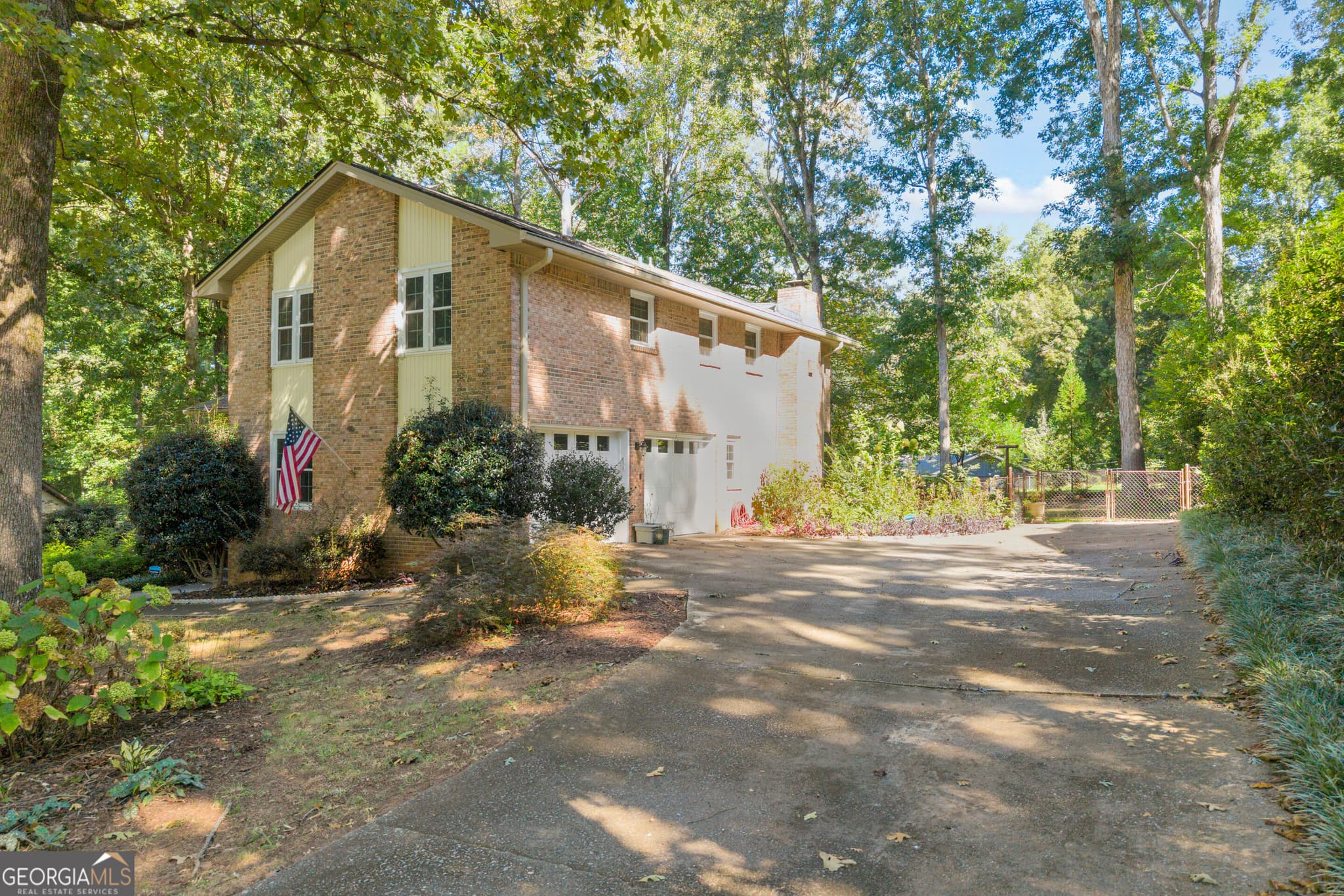 4 bedroom, 2.5 bathroom, 2,312 sq ft single family residence for sale at 832 Sweet Briar Lane, Conyers, GA 30094 — photo 8