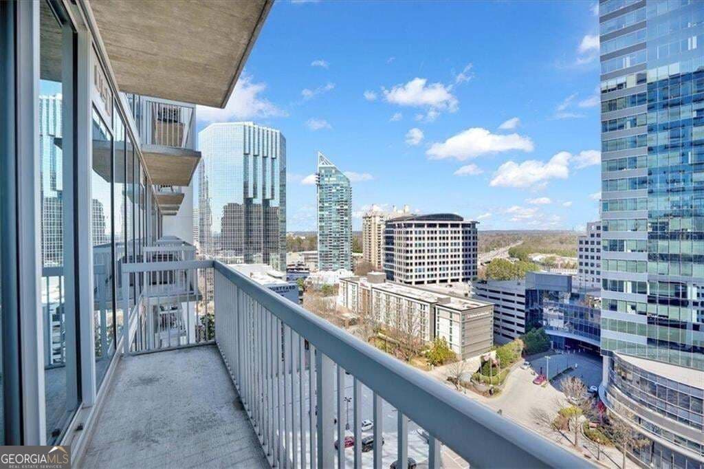 1 bedroom, 1 bathroom, 789 sq ft condominium for sale at 3324 Peachtree Road 1307, Atlanta, GA 30326 — photo 2