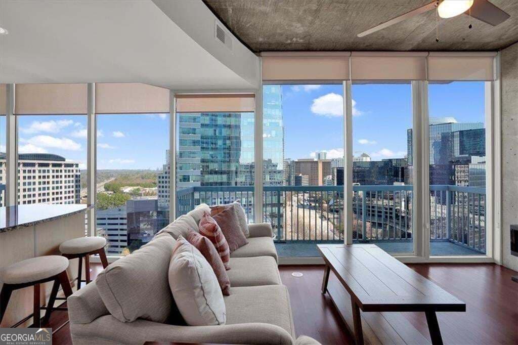 1 bedroom, 1 bathroom, 789 sq ft condominium for sale at 3324 Peachtree Road 1307, Atlanta, GA 30326 — photo 7