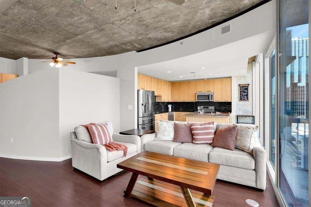 1 bedroom, 1 bathroom, 789 sq ft condominium for sale at 3324 Peachtree Road 1307, Atlanta, GA 30326 — photo 9