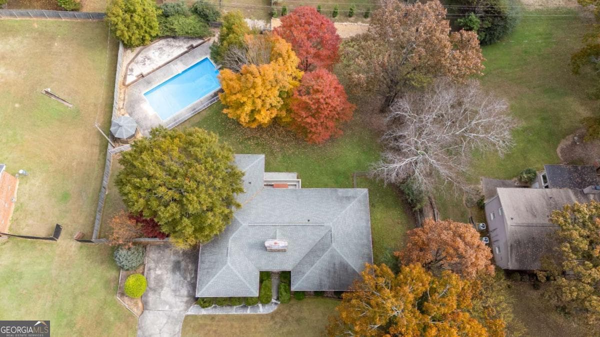 6 bedroom, 3.5 bathroom, 5,196 sq ft single family residence for sale at 127 Windsor Drive, Calhoun, GA 30701 — photo 5