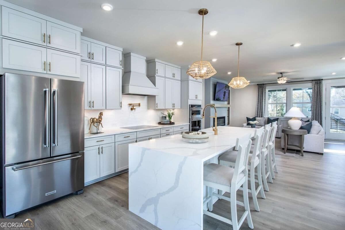 3 bedroom, 3.5 bathroom, 2,421 sq ft townhouse for sale at 117 Bridgecrest Road, Roswell, GA 30075 — photo 3