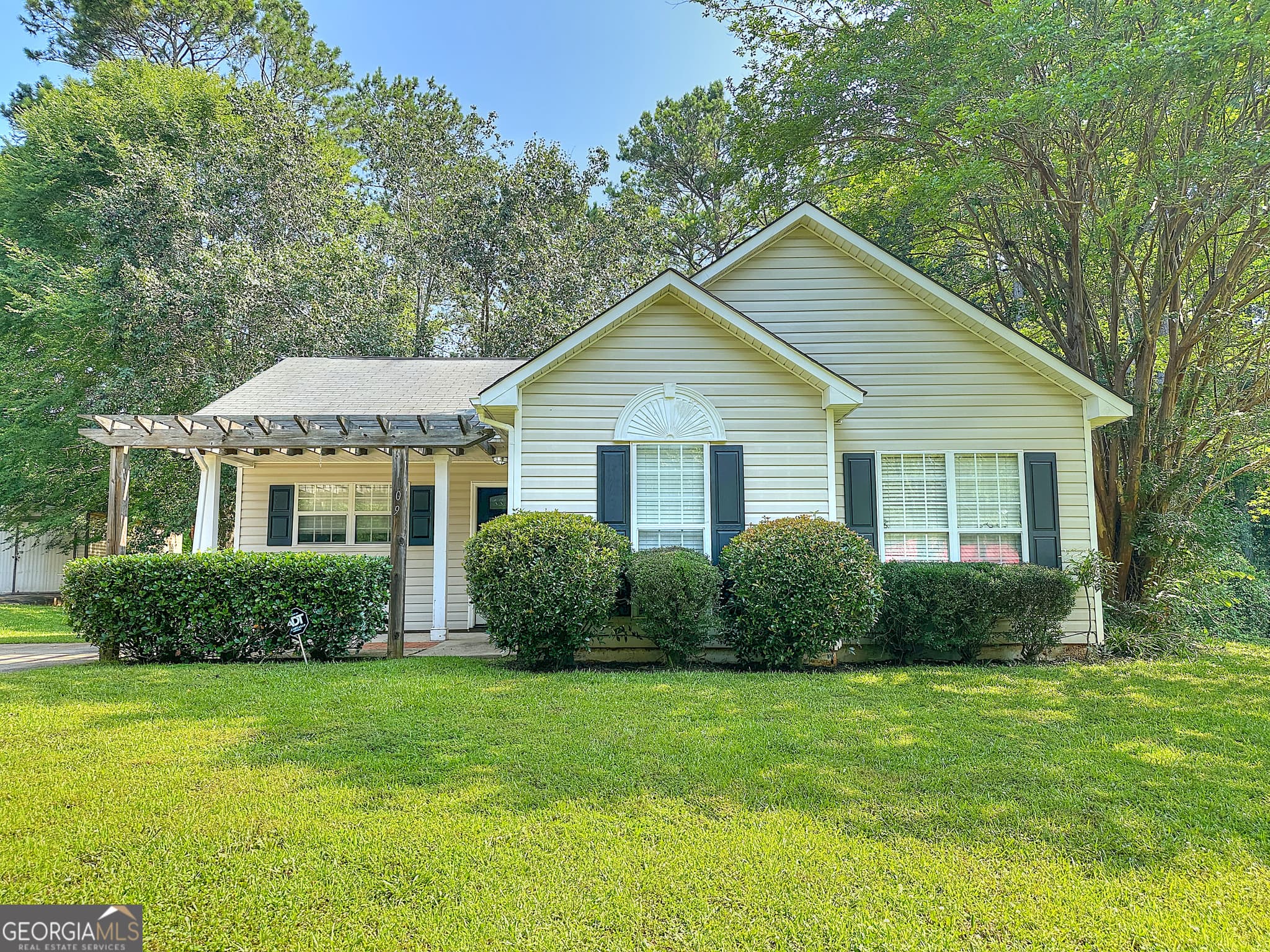 3 bedroom, 2 bathroom, 1,132 sq ft single family residence sold at 109 Ridgefield Drive, Lagrange, GA 30241