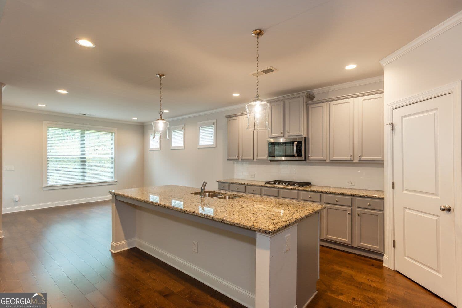 3 bedroom, 2.5 bathroom, 2,950 sq ft single family residence for sale at 3727 Wartrace Drive, Atlanta, GA 30331 — photo 6
