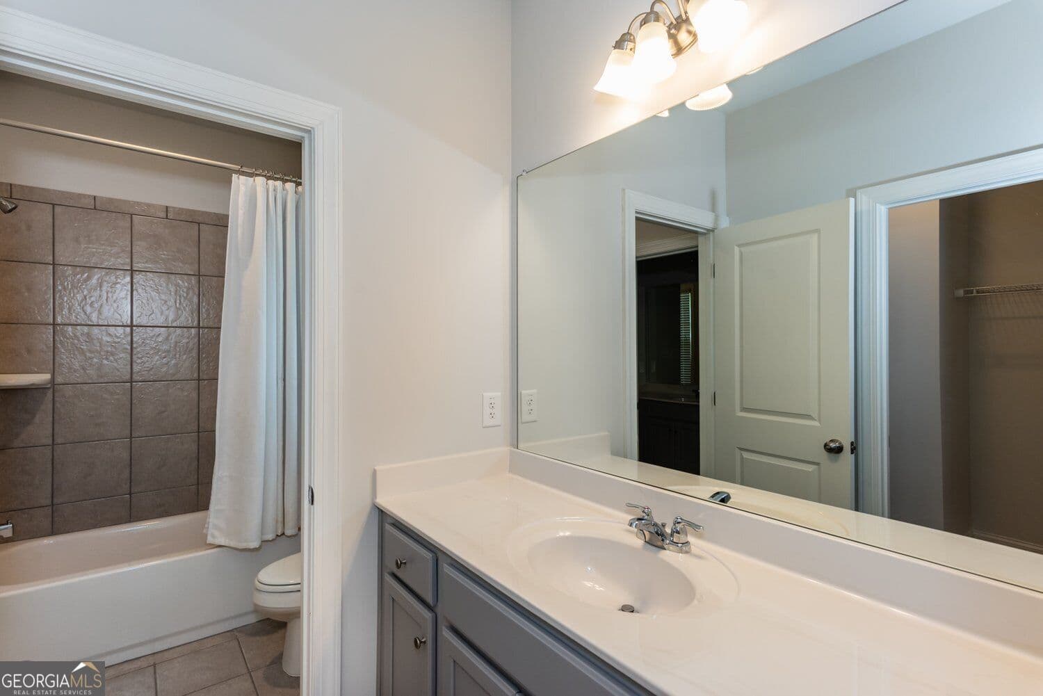 3 bedroom, 2.5 bathroom, 2,950 sq ft single family residence for sale at 3727 Wartrace Drive, Atlanta, GA 30331 — photo 10