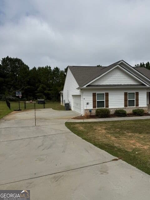 3 bedroom, 2 bathroom, 1,407 sq ft single family residence for sale at 158 Meadowbrooke Drive, Milner, GA 30257 — photo 2