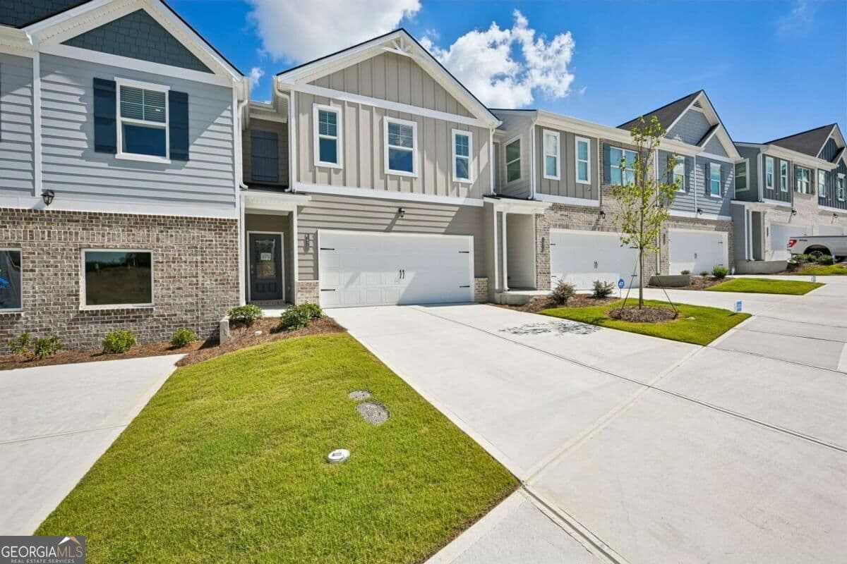 4 bedroom, 3 bathroom townhouse for sale at 1484 Barlow Road, Lithonia, GA 30058 — photo 3