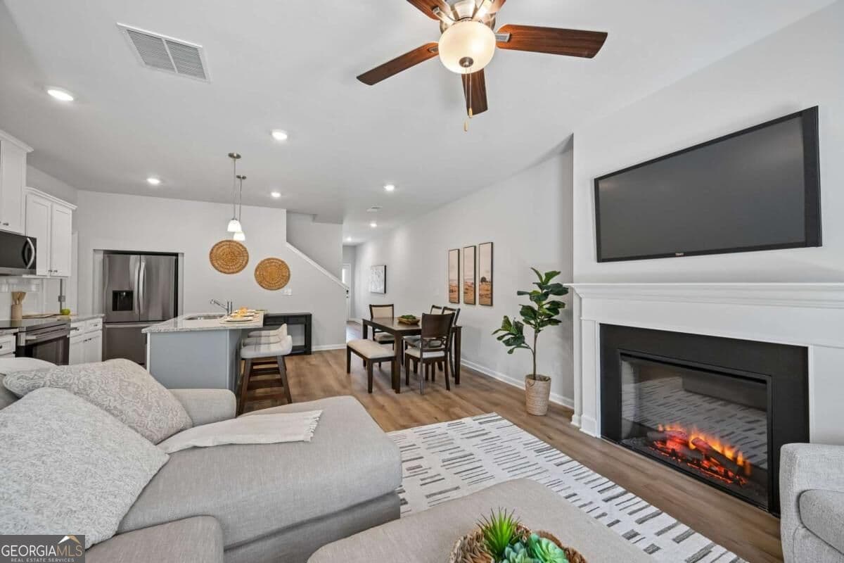4 bedroom, 3 bathroom townhouse for sale at 1484 Barlow Road, Lithonia, GA 30058 — photo 5