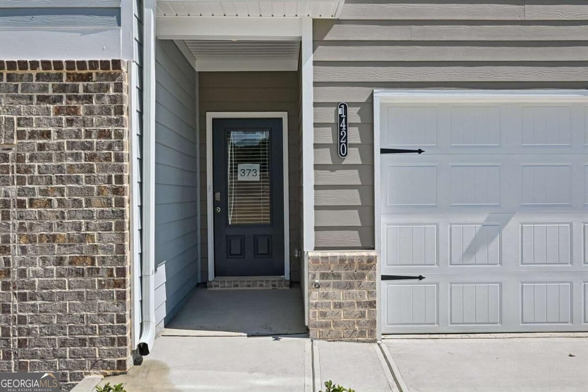 4 bedroom, 3 bathroom townhouse for sale at 1484 Barlow Road, Lithonia, GA 30058 — photo 4