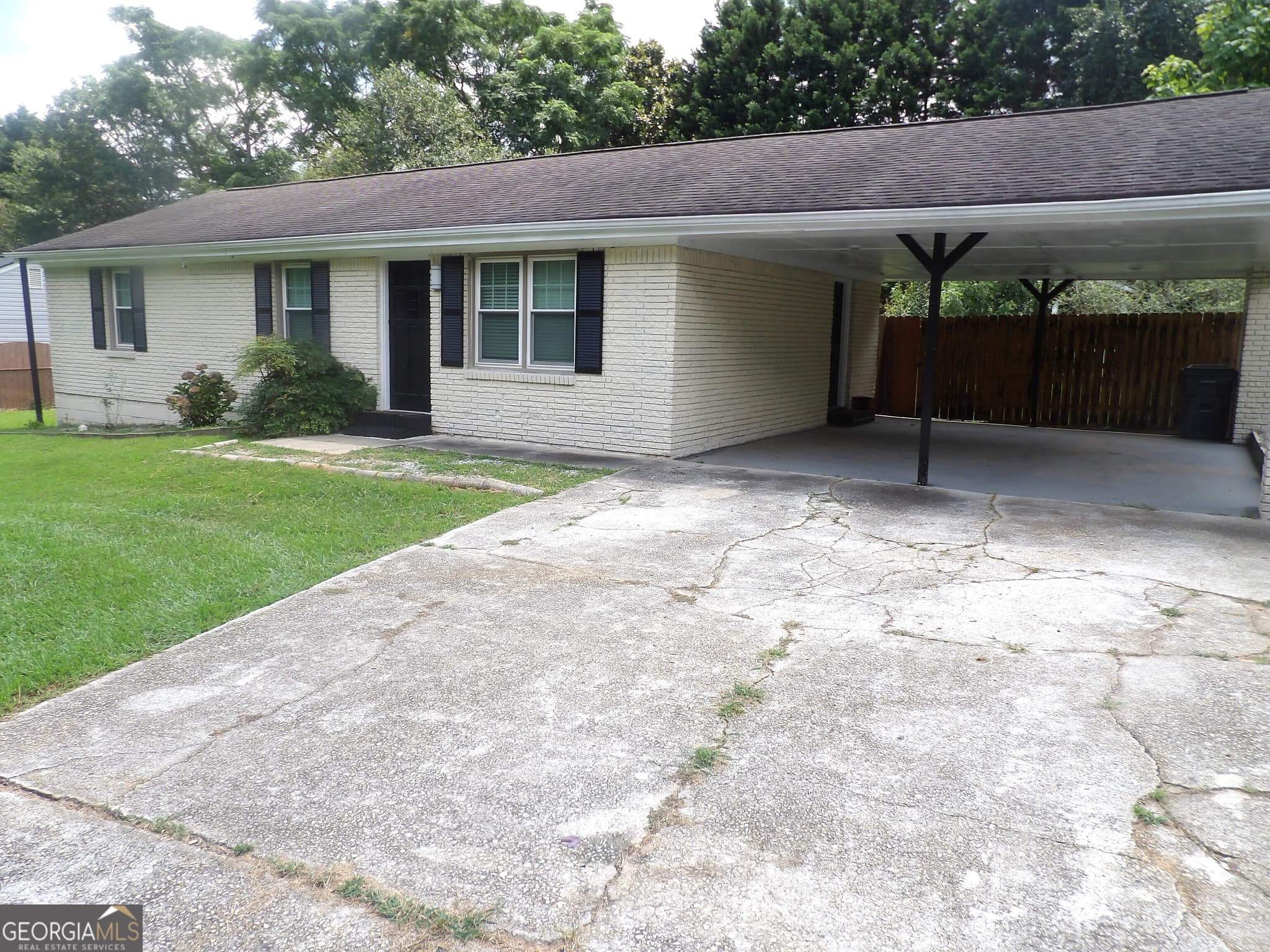 3 bedroom, 1.5 bathroom, 1,056 sq ft single family residence for rent at 335 Bay Creek Road, Loganville, GA 30052 for $1,750 a month — photo 1 of 14