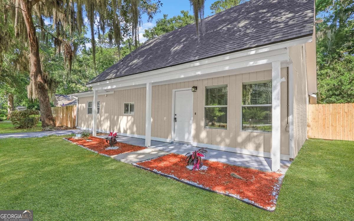 3 bedroom, 2 bathroom, 1,814 sq ft single family residence under contract at 539 Pine Avenue, Midway, GA 31320 — photo 2