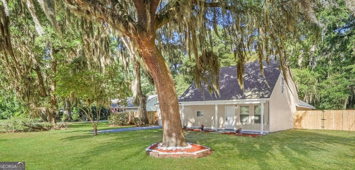 3 bedroom, 2 bathroom, 1,814 sq ft single family residence under contract at 539 Pine Avenue, Midway, GA 31320 — photo 3