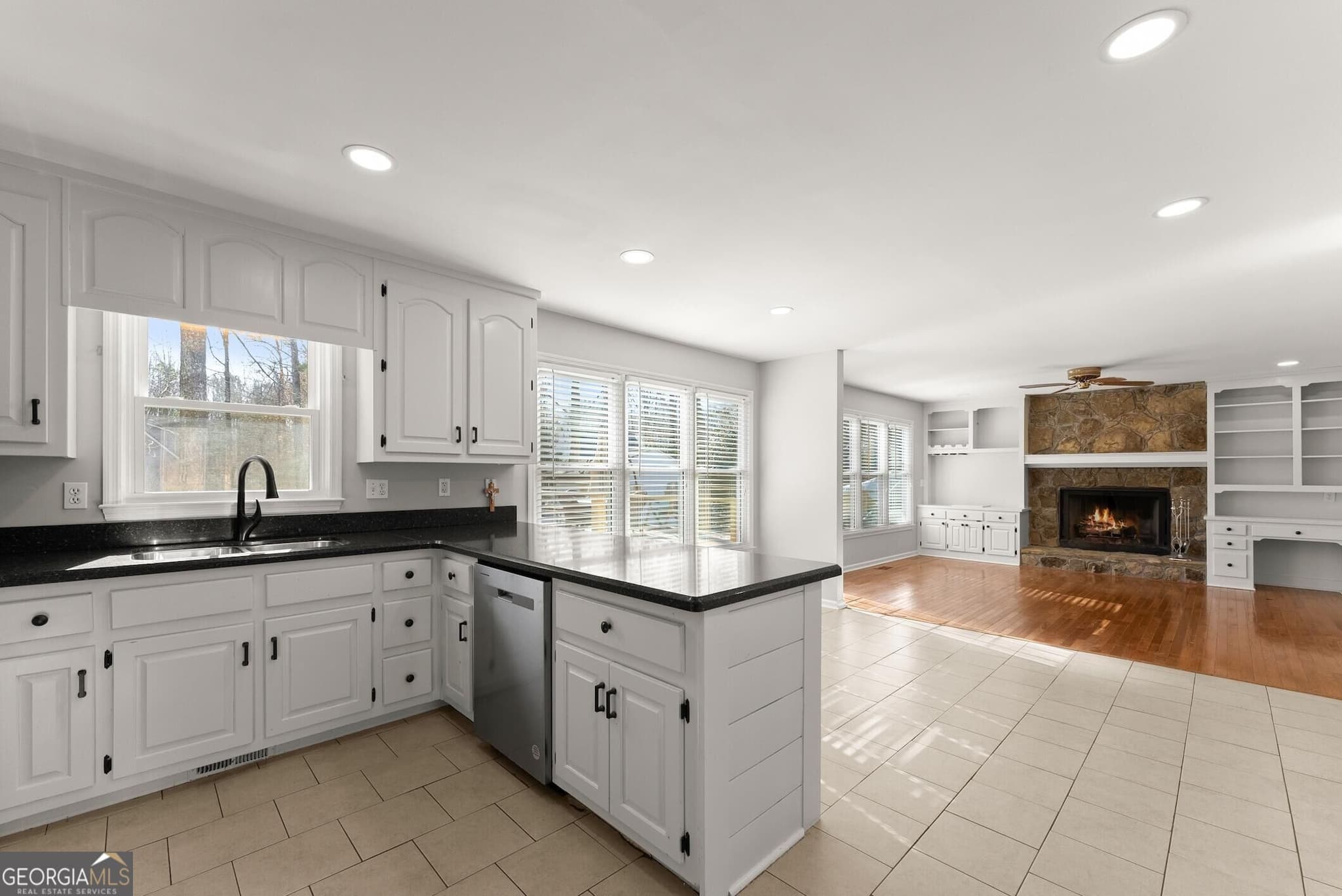 4 bedroom, 2.5 bathroom, 2,363 sq ft single family residence for rent at 2160 Robin Hood Trail, Cumming, GA 30040 for $3,300 a month — photo 7