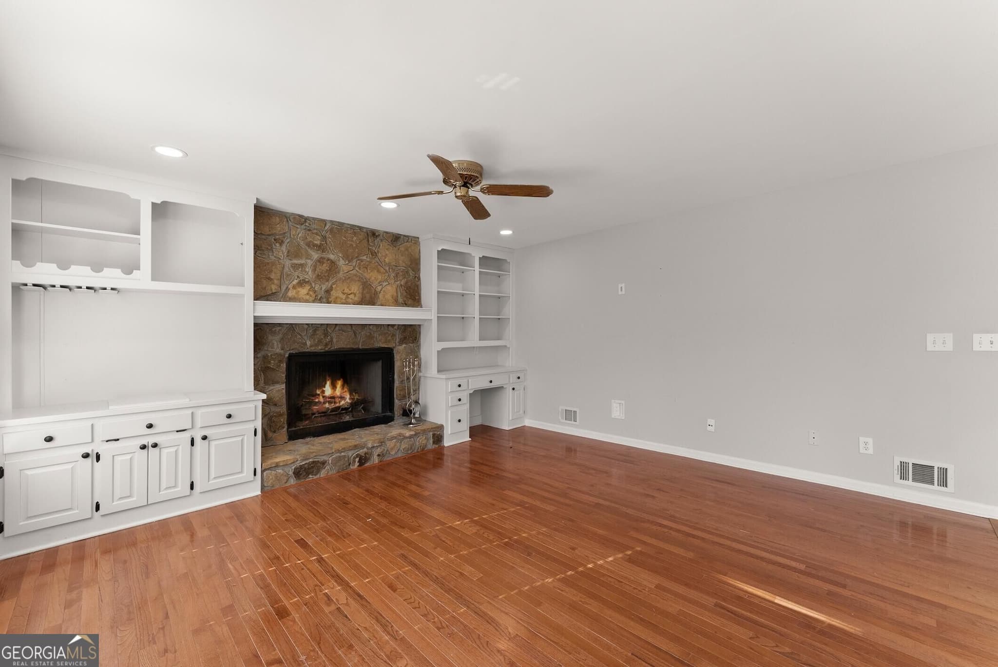 4 bedroom, 2.5 bathroom, 2,363 sq ft single family residence for rent at 2160 Robin Hood Trail, Cumming, GA 30040 for $3,300 a month — photo 9