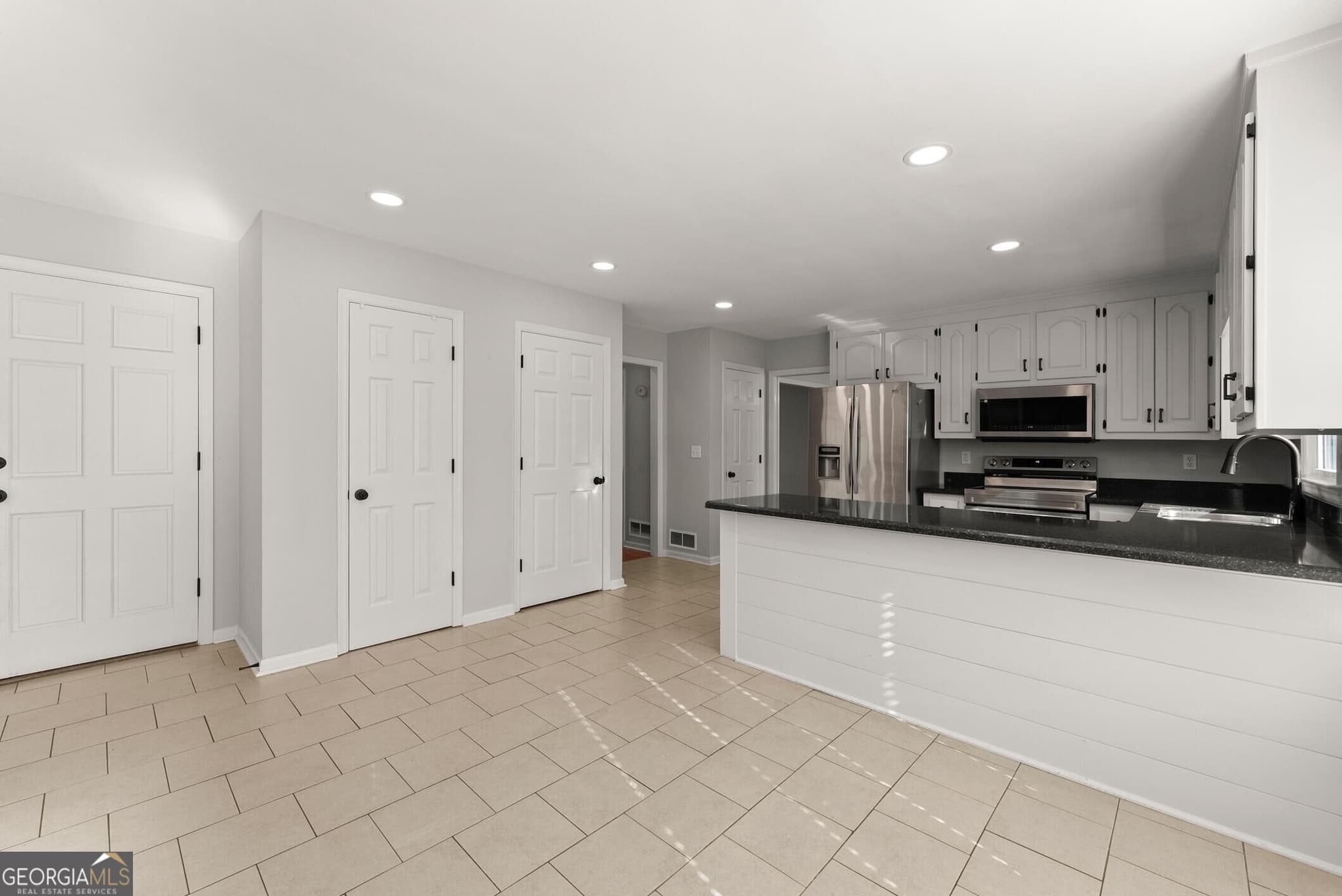 4 bedroom, 2.5 bathroom, 2,363 sq ft single family residence for rent at 2160 Robin Hood Trail, Cumming, GA 30040 for $3,300 a month — photo 8