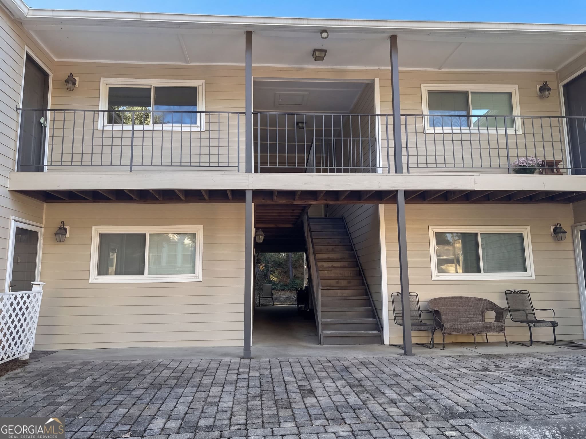 2 bedroom, 2 bathroom, 1,157 sq ft condominium for sale at 1113 Lake Pointe Circle, Roswell, GA 30075