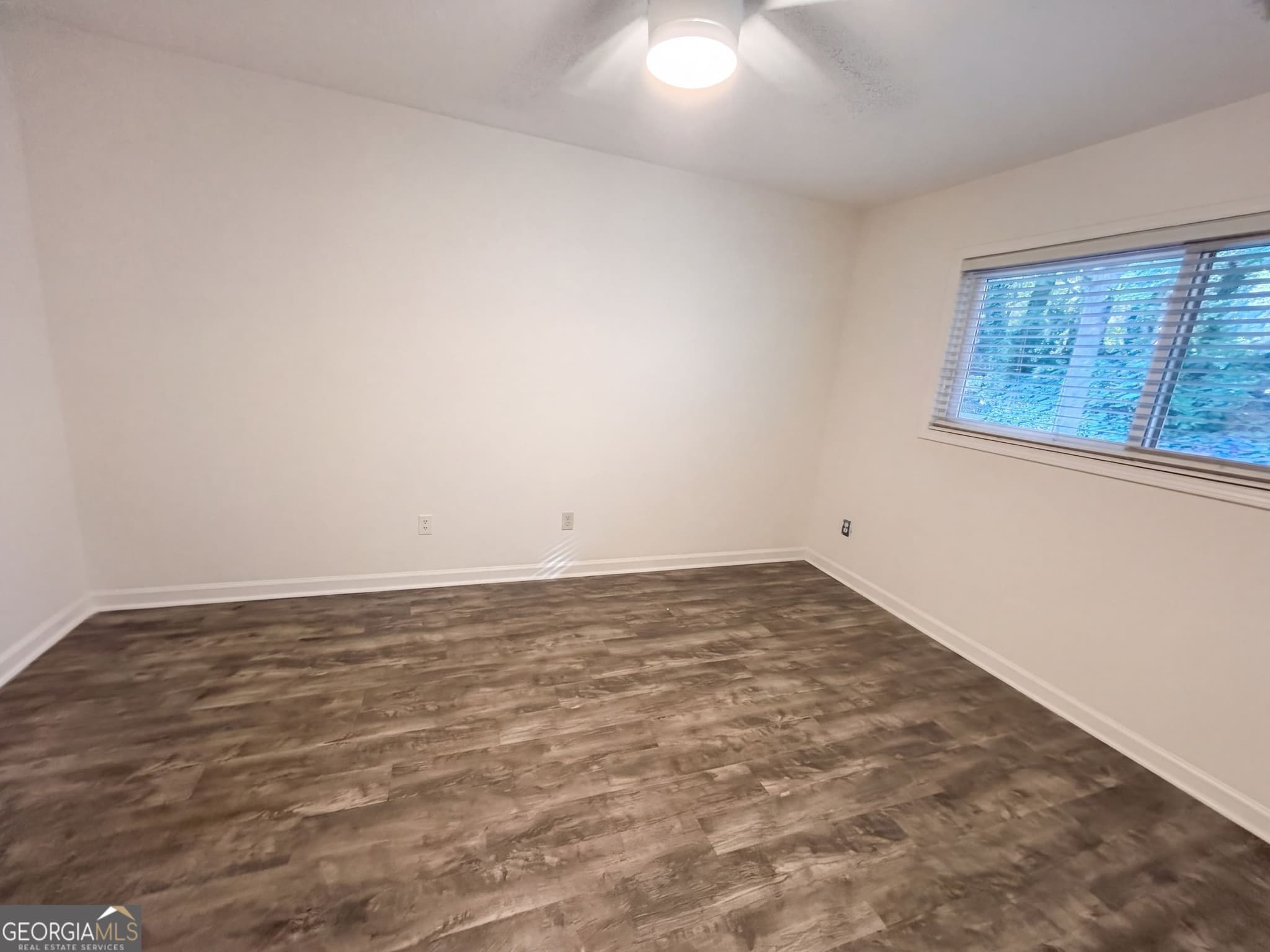 2 bedroom, 2 bathroom, 1,157 sq ft condominium for sale at 1113 Lake Pointe Circle, Roswell, GA 30075 — photo 4