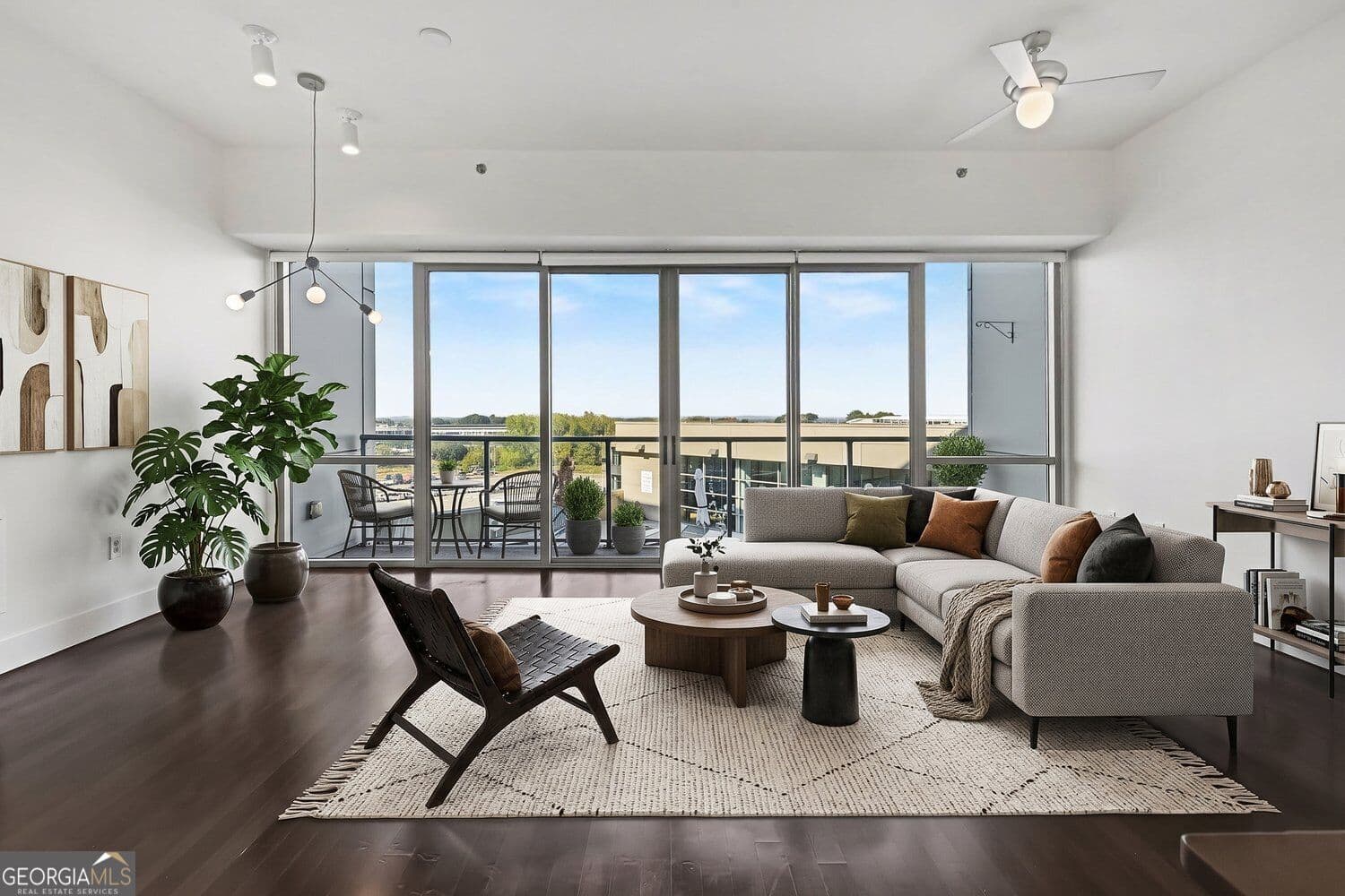 1 bedroom, 1 bathroom, 980 sq ft condominium for sale at 1100 Howell Mill Road 716, Atlanta, GA 30318 — photo 1 of 39
