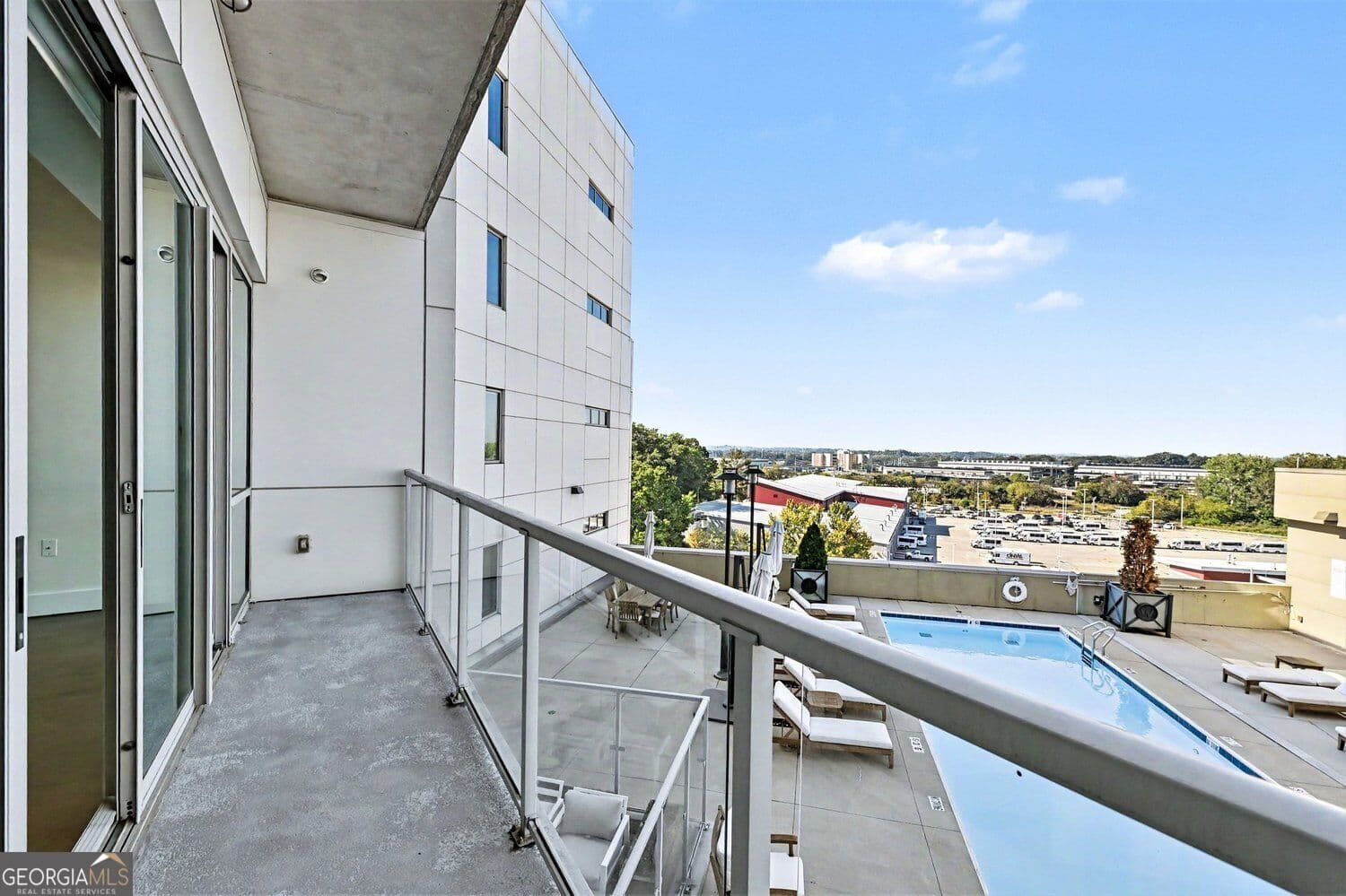1 bedroom, 1 bathroom, 980 sq ft condominium for sale at 1100 Howell Mill Road 716, Atlanta, GA 30318 — photo 5