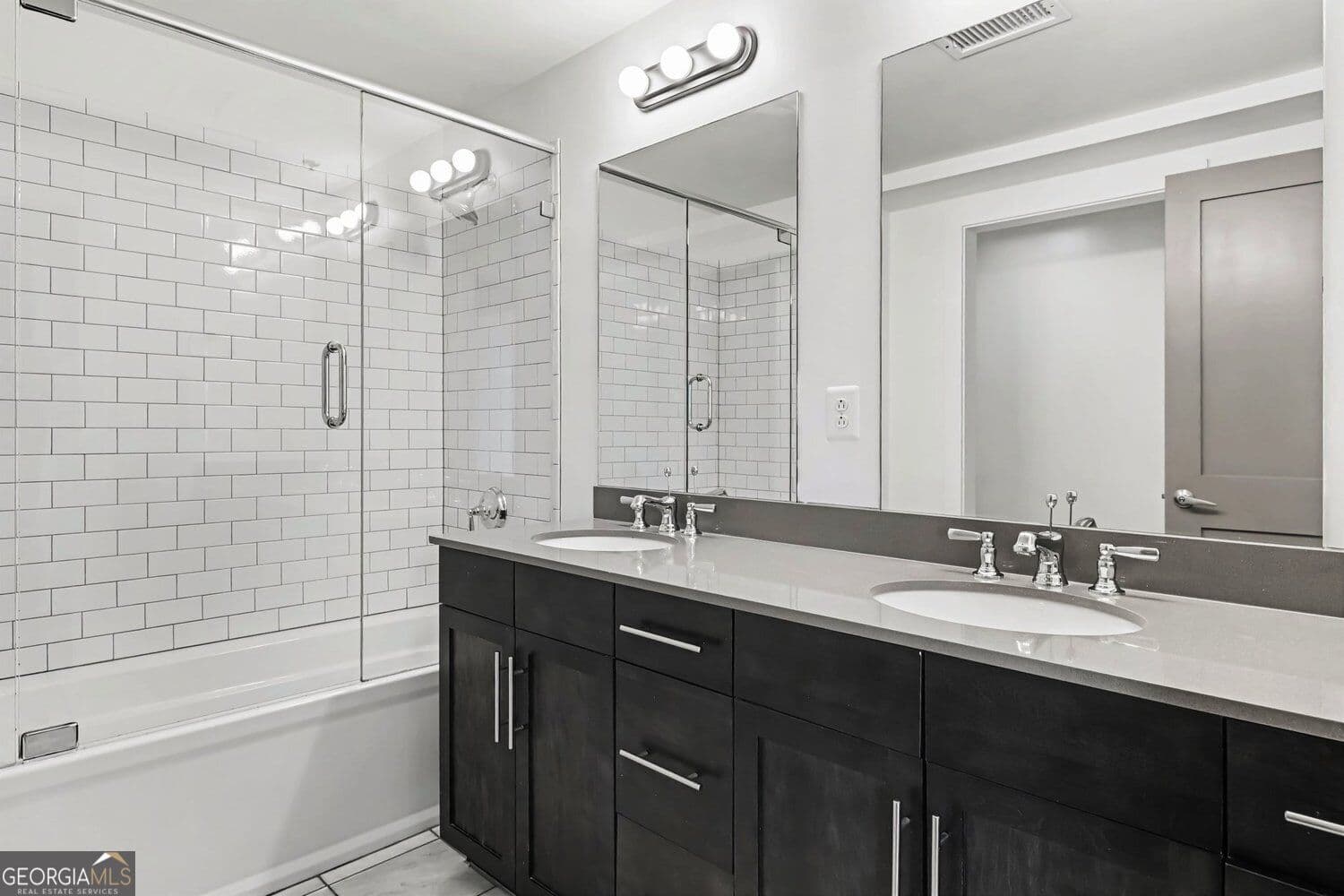 1 bedroom, 1 bathroom, 980 sq ft condominium for sale at 1100 Howell Mill Road 716, Atlanta, GA 30318 — photo 4
