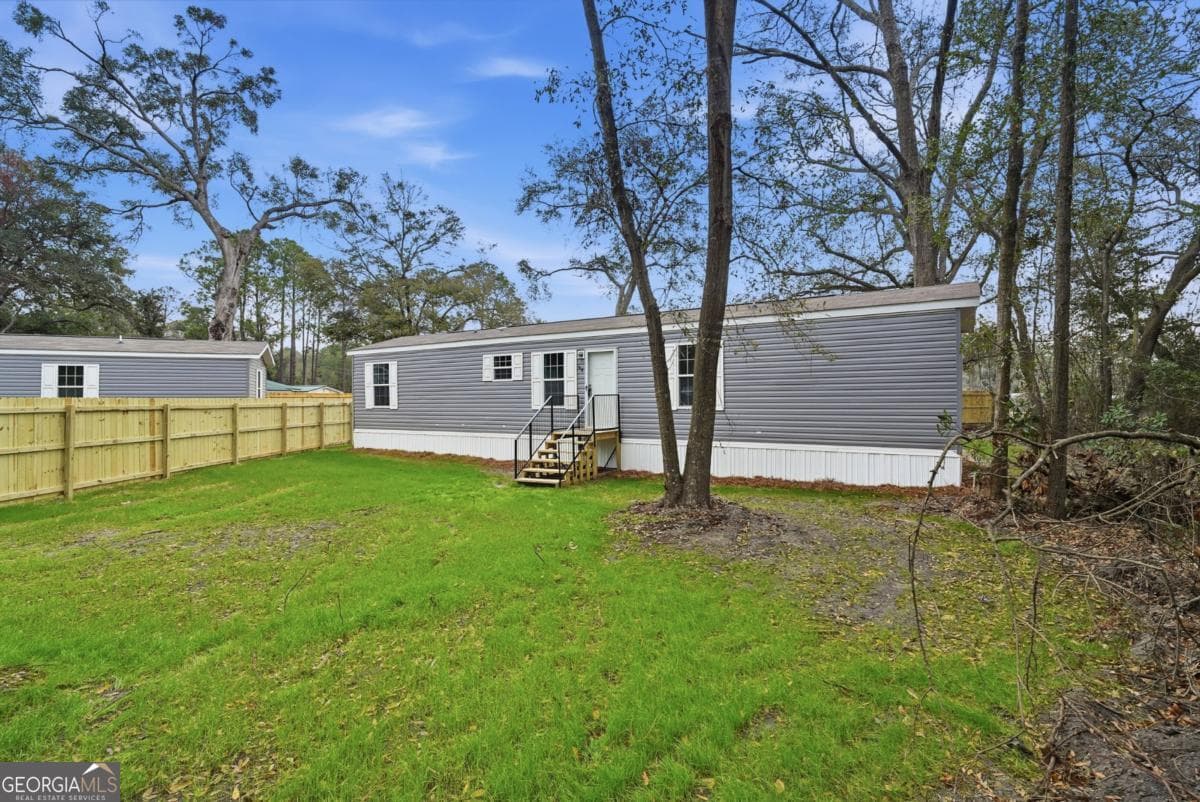 3 bedroom, 2 bathroom, 960 sq ft manufactured home,single family residence for sale at 94 Thrasher Lane, Jesup, GA 31545