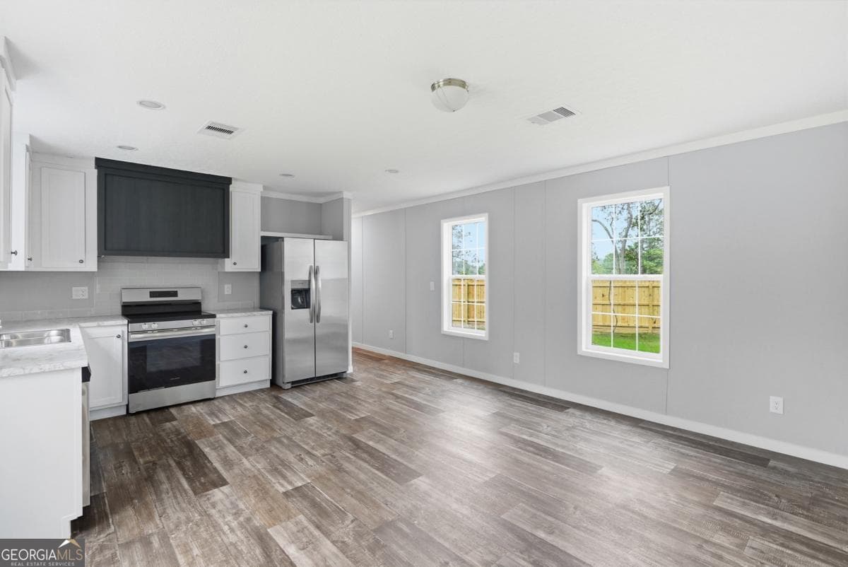 3 bedroom, 2 bathroom, 960 sq ft manufactured home,single family residence for sale at 94 Thrasher Lane, Jesup, GA 31545 — photo 4