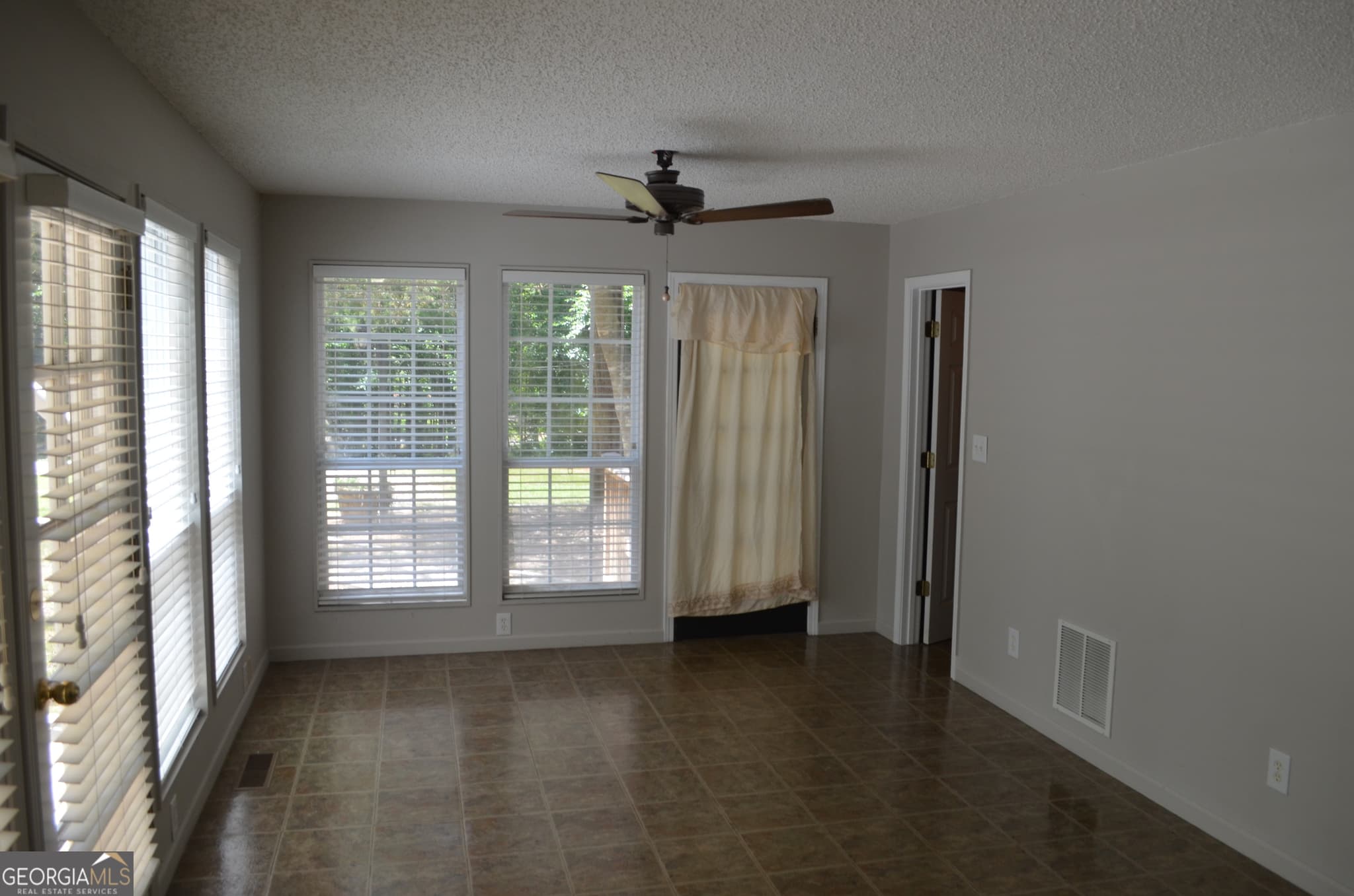 4 bedroom, 3 bathroom, 2,616 sq ft single family residence for sale at 406 Covered Bridge Road, Covington, GA 30016 — photo 9