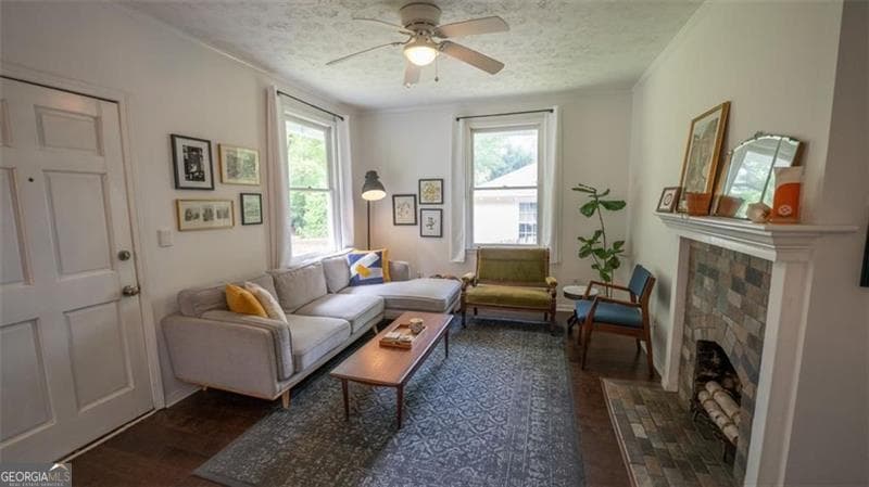2 bedroom, 2 bathroom, 946 sq ft single family residence for sale at 2881 PARROTT Avenue, Atlanta, GA 30318 — photo 7