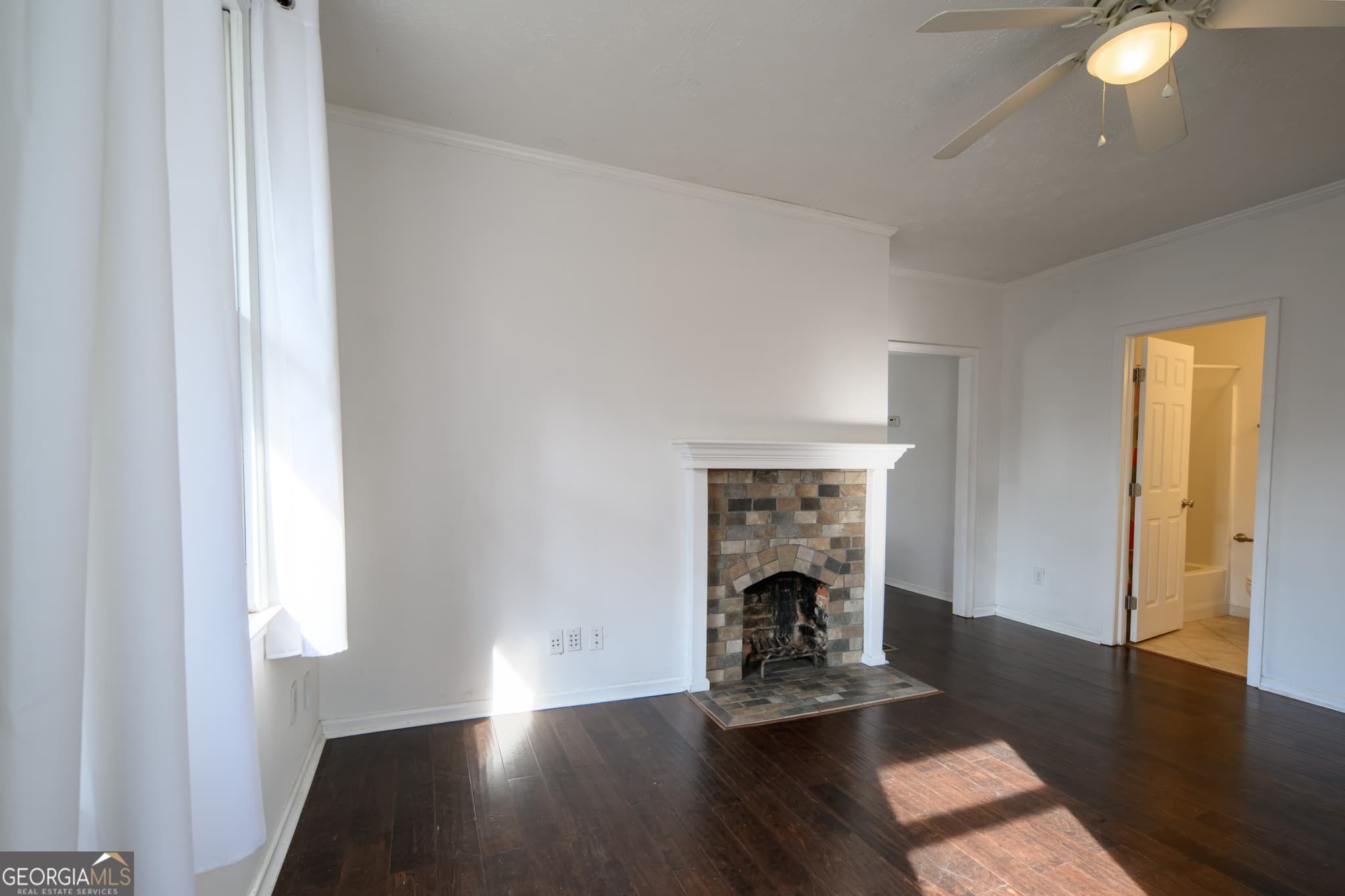 2 bedroom, 2 bathroom, 946 sq ft single family residence for sale at 2881 PARROTT Avenue, Atlanta, GA 30318 — photo 5