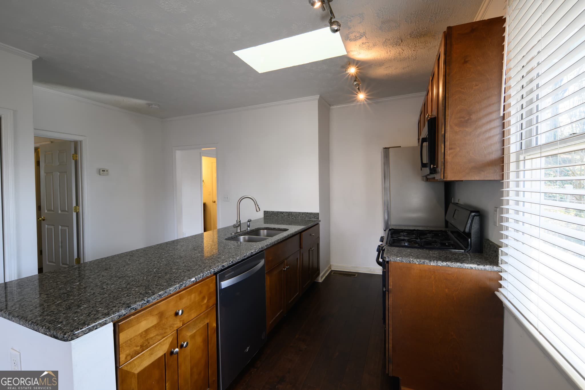 2 bedroom, 2 bathroom, 946 sq ft single family residence for sale at 2881 PARROTT Avenue, Atlanta, GA 30318 — photo 9