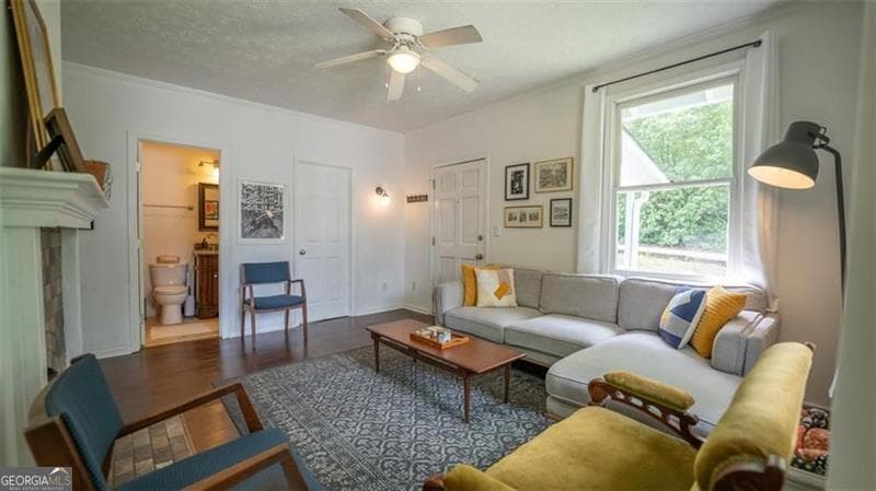 2 bedroom, 2 bathroom, 946 sq ft single family residence for sale at 2881 PARROTT Avenue, Atlanta, GA 30318 — photo 8