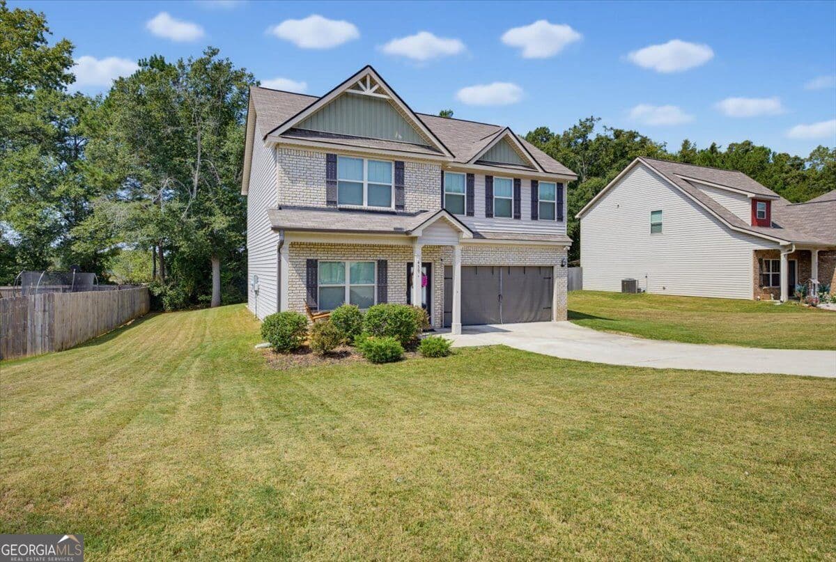4 bedroom, 2.5 bathroom, 2,253 sq ft single family residence for rent at 459 Stane Brook Court, Jackson, GA 30233 for $2,200 a month — photo 2